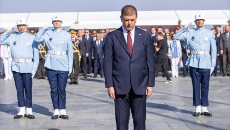 İzmir’de 30 Ağustos Zafer Bayramı’nın 103. yılı resmi törenle kutlanmaya başladı