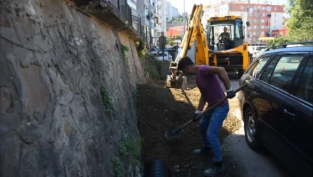 Giresun Belediyesi Kavaklar Mahallesi’nde yağmur suyu altyapısı ve kaldırım çalışmalarıyla güvenliği artırıyor