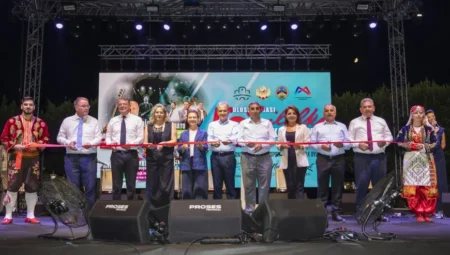 Vahap Seçer Silifke Festivalinde: “Türkiye’ye barış Mersin’den gider, altyapı sorunları 3,5 yıl içinde bitecek”
