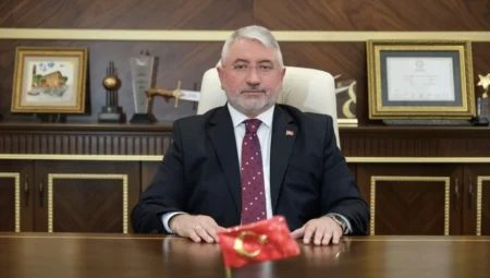 Çorum Belediyesi’nden üniversiteye yeni başlayan öğrencilere 10 bin TL eğitim desteği!