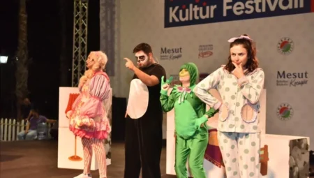 Kepez’de Uluslararası Kültür Festivali’nin 11. günü çocuklara özel şovlar ve tiyatro ile renklendi